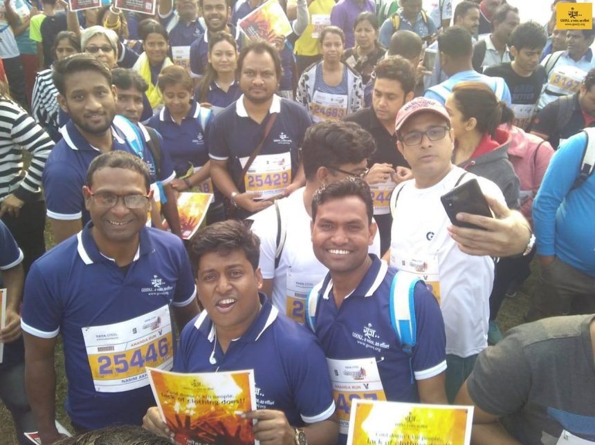 Tata Steel Kolkata 25K Marathon this Sunday brought volunteers, friends and team Goonj on the start line, spreading awareness about winter as an annual disaster for people who have little #OdhaDoZindagi.