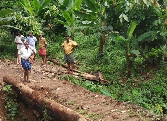 We are very happy to report that the most recent bridge, made by the people with Goonj, has come up in Kerala