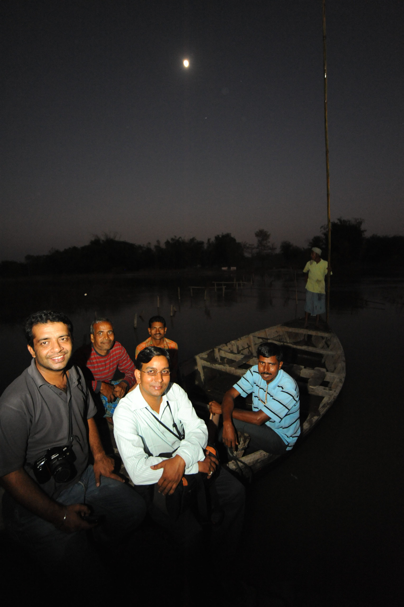  Late nights in the field and some obvious ways of traveling - 2008 Bihar Floods