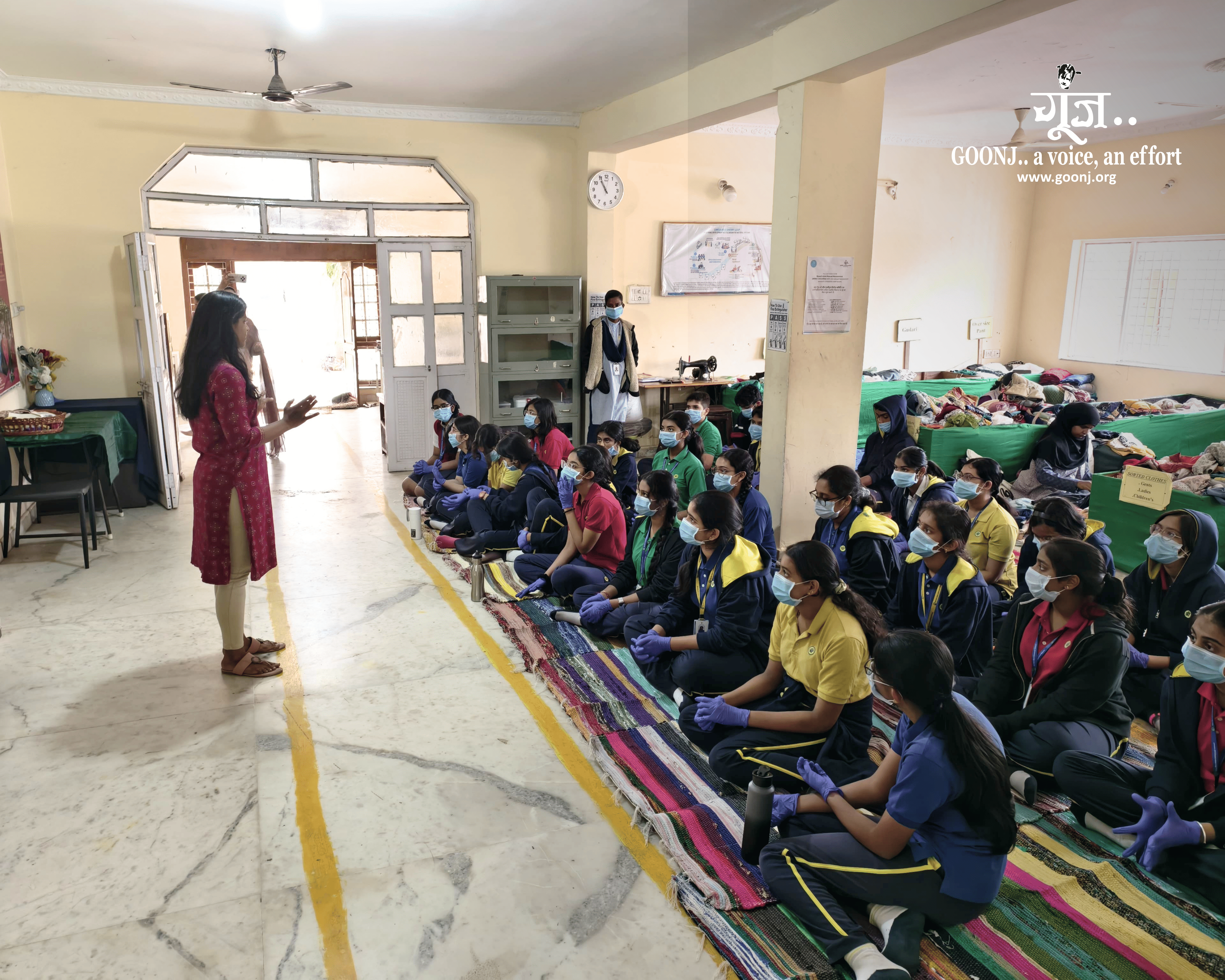 Introducing students to Goonj