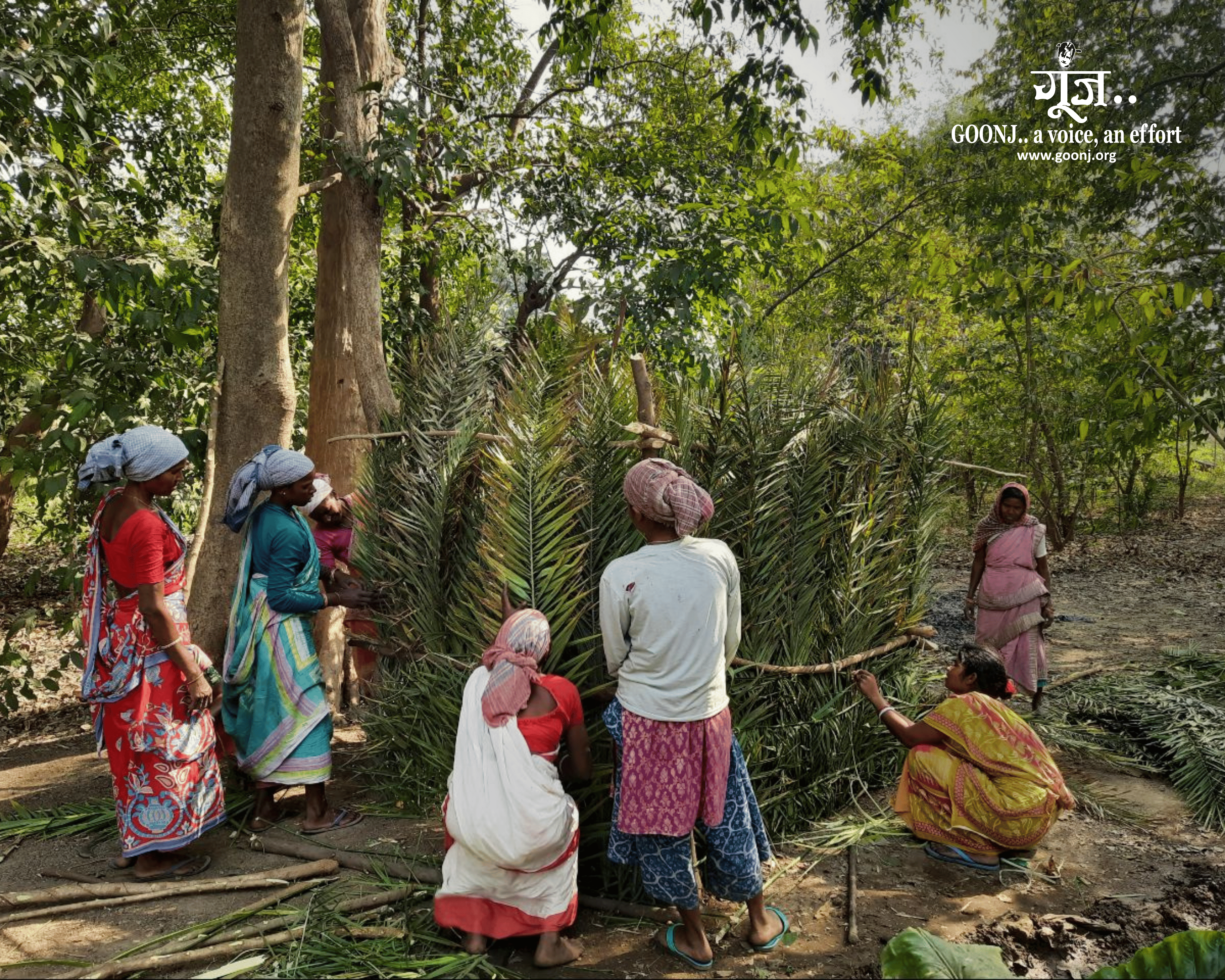 84 women built six changing rooms over three days using bamboo and palm leaves.